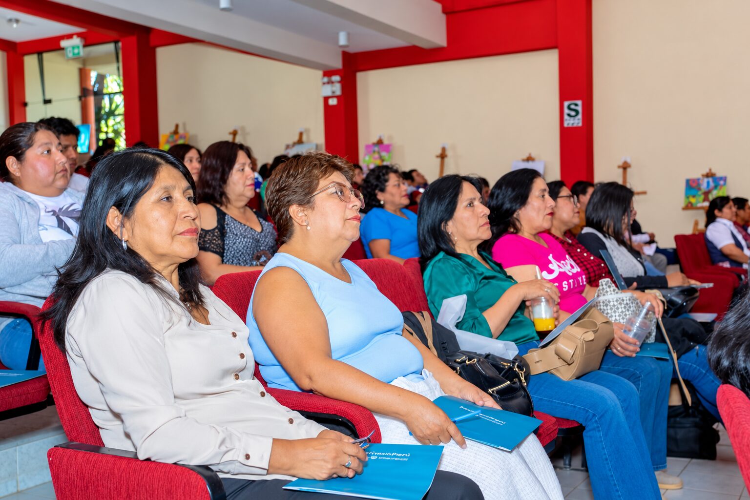 Mejorando las capacidades de los docentes de Torata y Moquegua 1 Mejorando las capacidades de los docentes de Torata y Moquegua 0926 2 La Prensa Regional