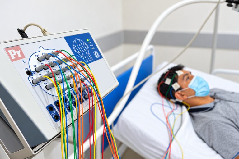 Electroencefalograma: qué puede detectar, cómo se realiza y por qué es importante en niños y adultos