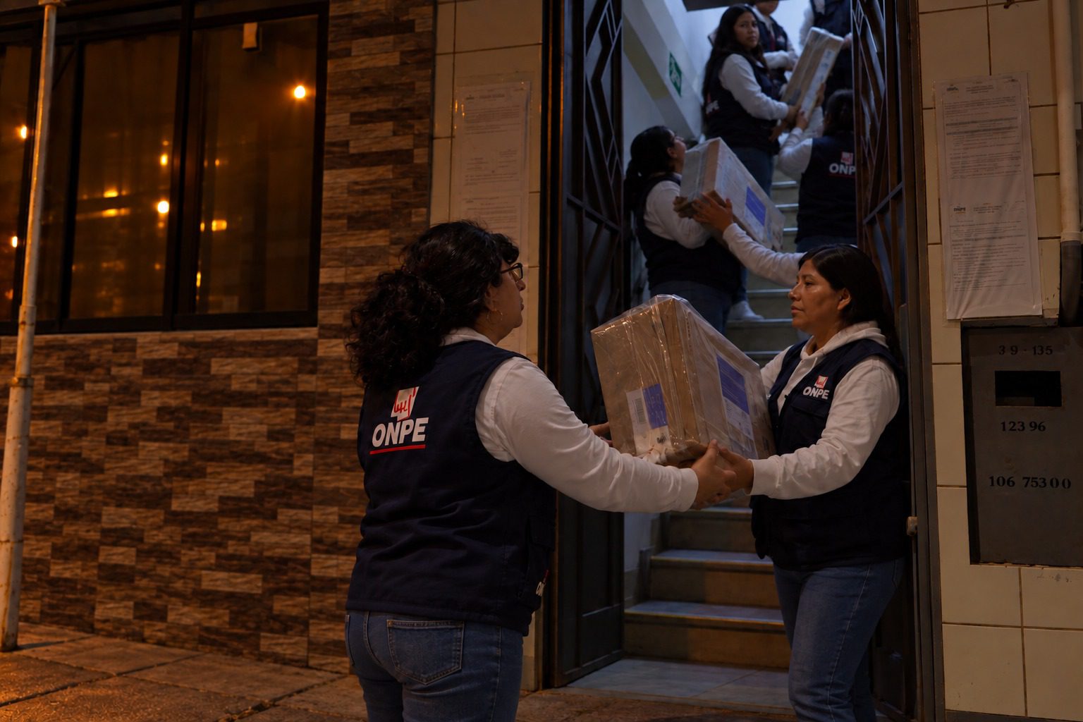 ODPE Ilo inicia despliegue de material electoral hacia los 25 locales de votación con resguardo de la PNP 1 ODPE Ilo inicia despliegue de material electoral 2 La Prensa Regional