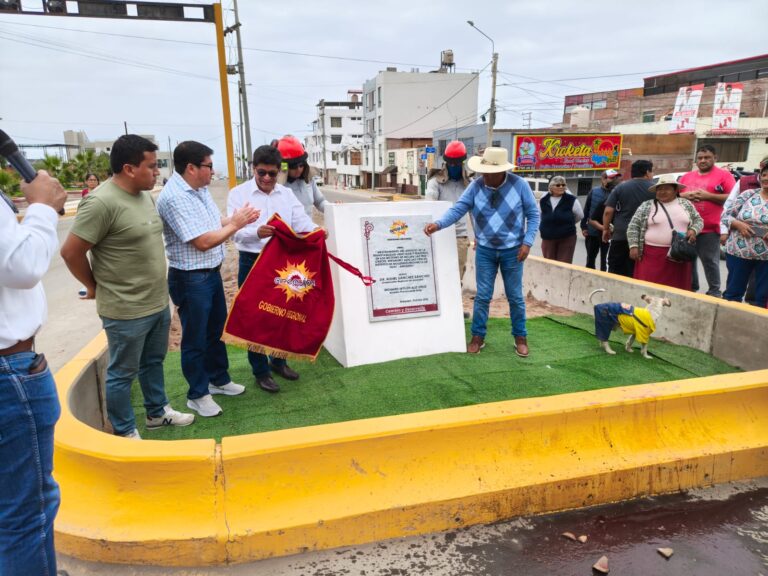 Entregan inconclusa obra de los Cuatro Pueblos y retiran placa tras ceremonia
