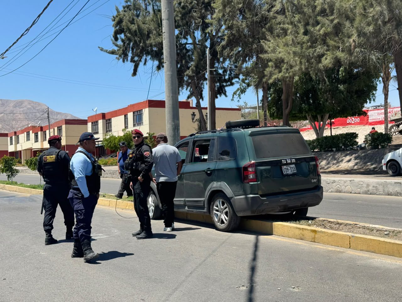 Vehículo se despista y choca contra poste en la avenida Ejército de Moquegua 1 Vehiculo choca contra un poste en la Av. Ejercito 05102026 2 La Prensa Regional